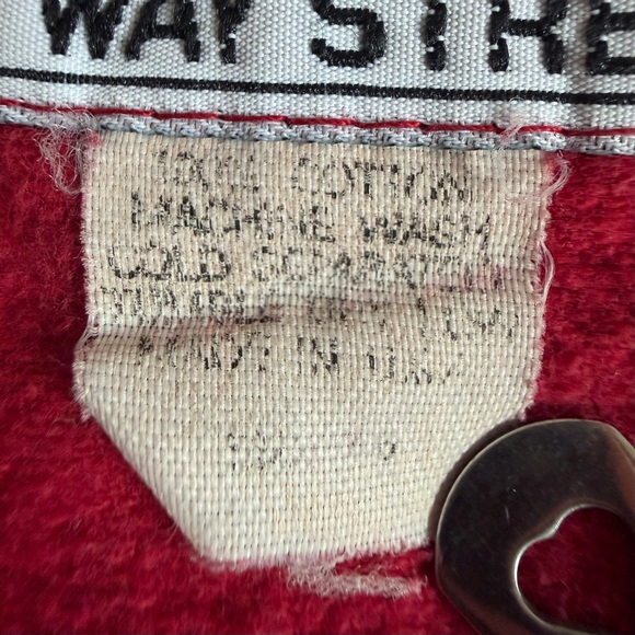 VTG 90s L/XL One Way Street Boxy CroppedSweatshirt Red Plaid Graphic Made in USA - Picture 6 of 10